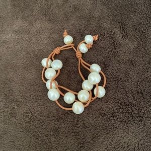 Pearl and leather bracelet